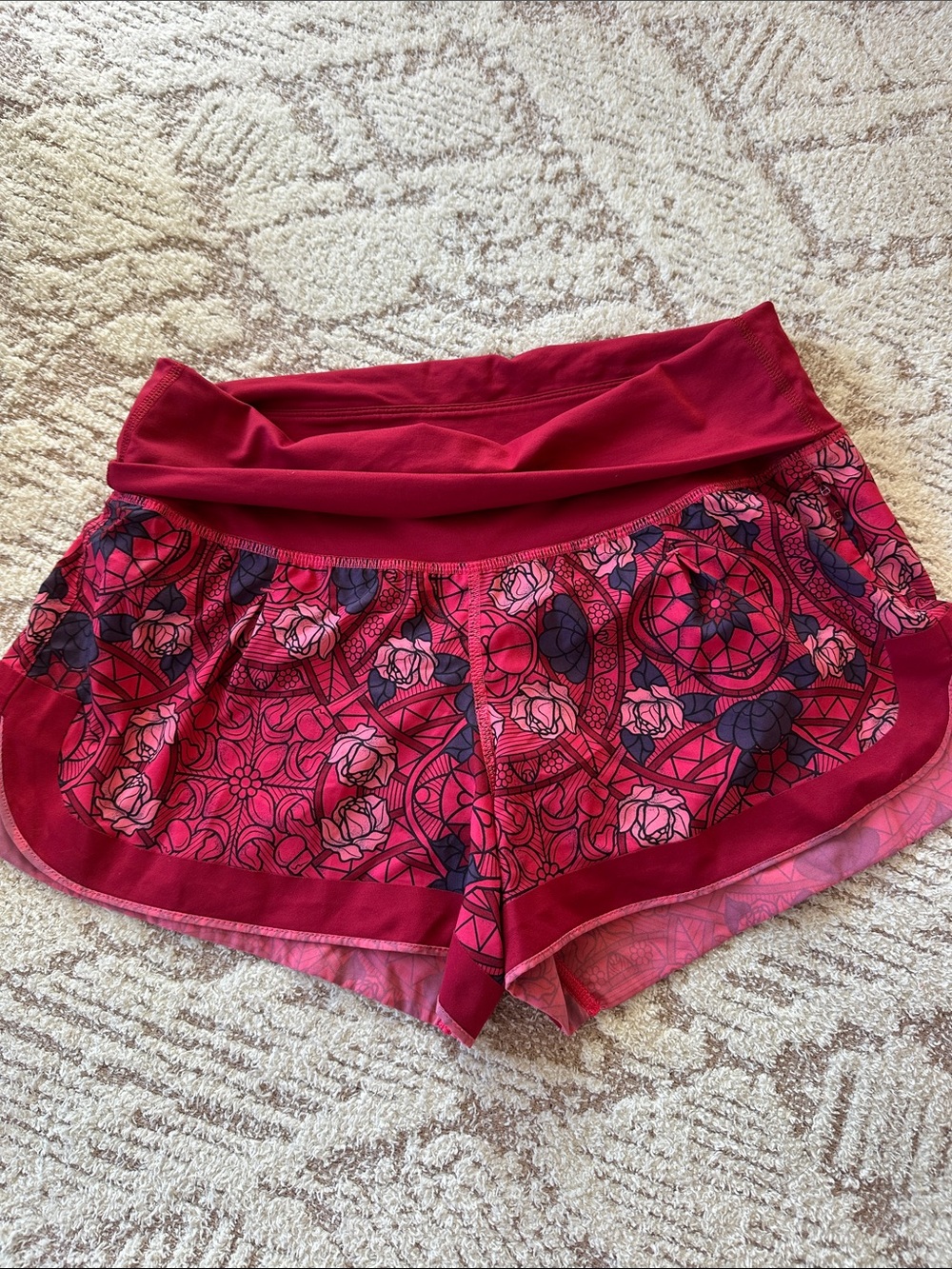 Lululemon Fold-Over Running Shorts Rare Red Floral Mandala Print Size 4 like new